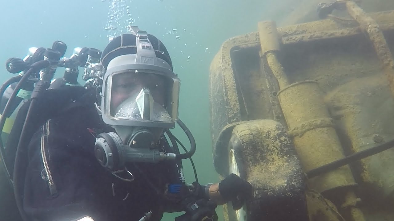 Dive into Powmill Quarry 2024. See classic British cars underwater! 🇬🇧