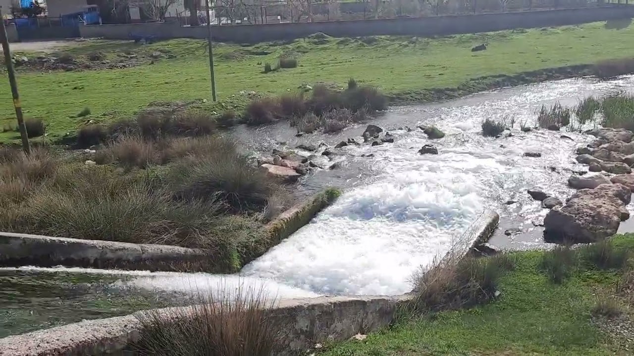 çöçelli köyünde harika doğal bir göl manzarası
