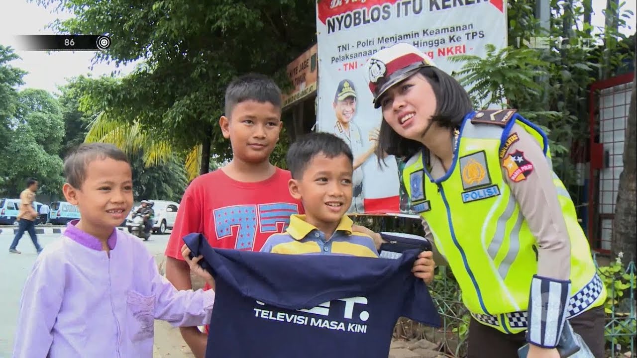 Reaksi Lucu & Kepintaran Bocah Ini Membuat Polisi Terkagum Saat Dihampiri