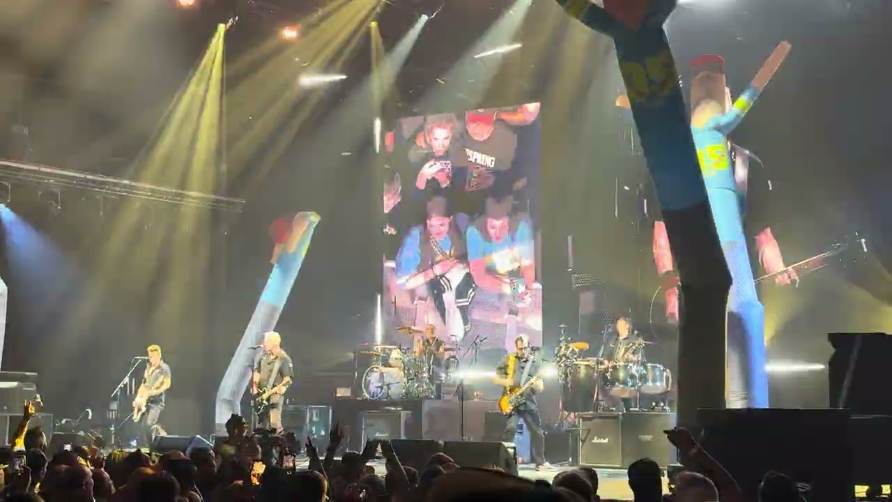 The offspring - Pretty Fly For A White Guy Live @  Ford Idaho Center 1/19/26