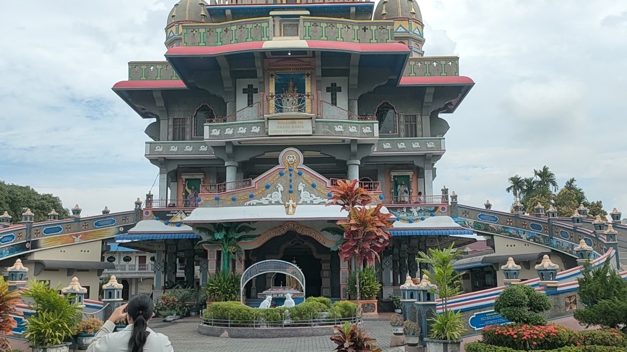 Jalan jalan ke Gereja Graha Maria Annai Velangkanni