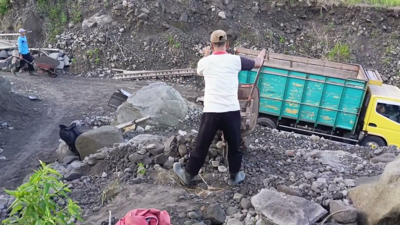 The Struggle to Get Sand When Mount Merapi Erupted
