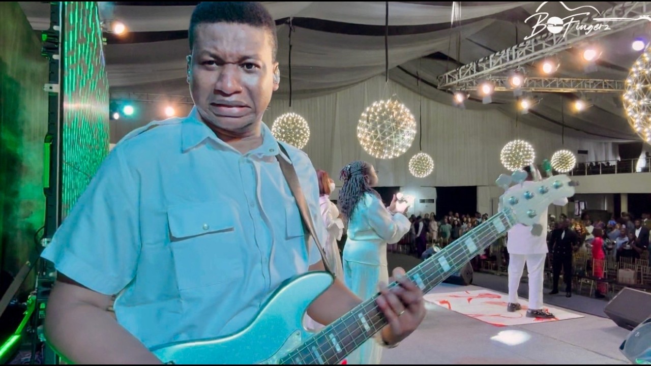 BASSIST ACTIVATES HIS BASS FACE IN CHURCH 😱 PAYING TRIBUTE TO DR RON KENOLY