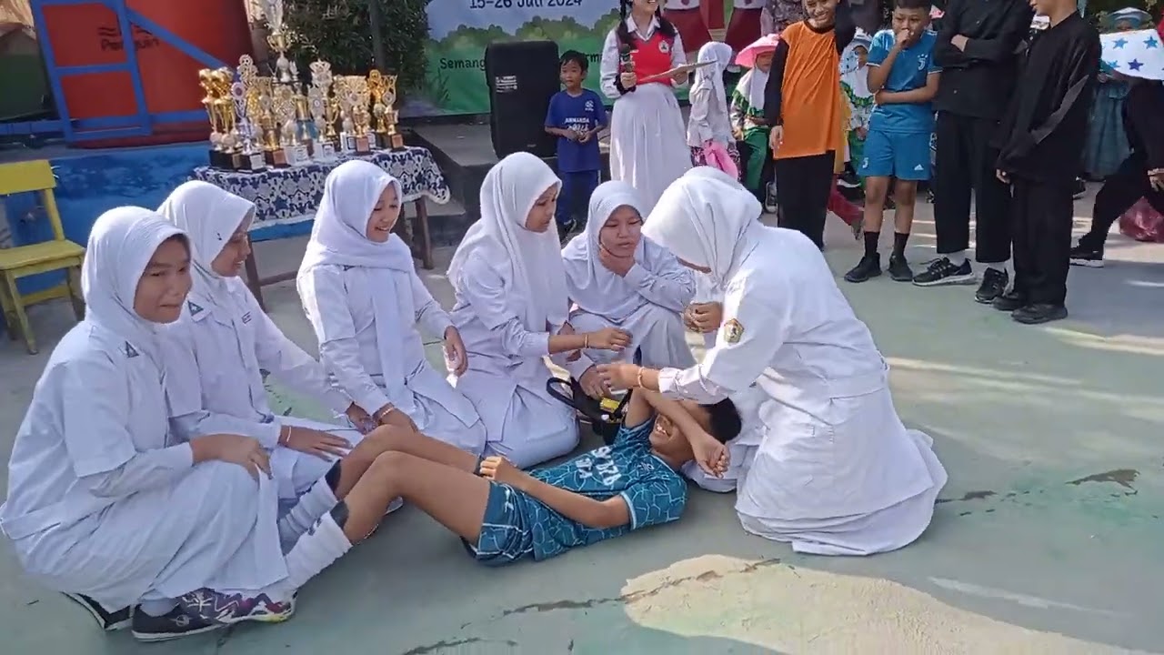 Aksi mereka ketika ada accident di sekolah 💪💪💪💃💃💃❤️❤️❤️ #sekolah #sdn #ekskuldokterkecil