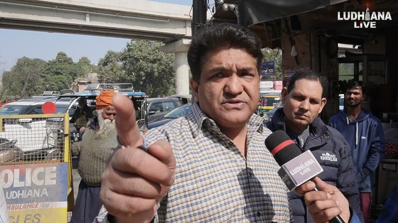 ਭਾਰਤ ਨਗਰ ਚੌਂਕ ਵਿੱਚ ਵਾਪਰਿਆ ਭਿ.ਆ.ਨਕ ਹਾ/ਦ/ਸਾ। ਪੁੱਲ ਉੱਤੇ ਪਲਟੀ ਗੱਡੀ ਥੱਲੇ ਖੜੀਆਂ ਗੱਡੀਆਂ ਤੇ ਗਿਰੀਆਂ ਬੋਰੀਆਂ..