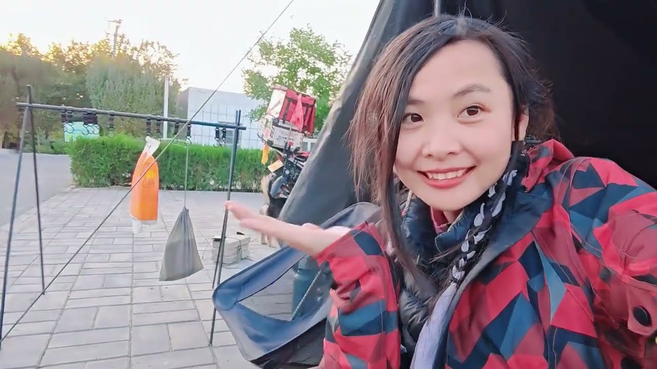 新疆库尔勒第二个免费露营地：落日自由，有水有厕所没电，有小偷没监控。