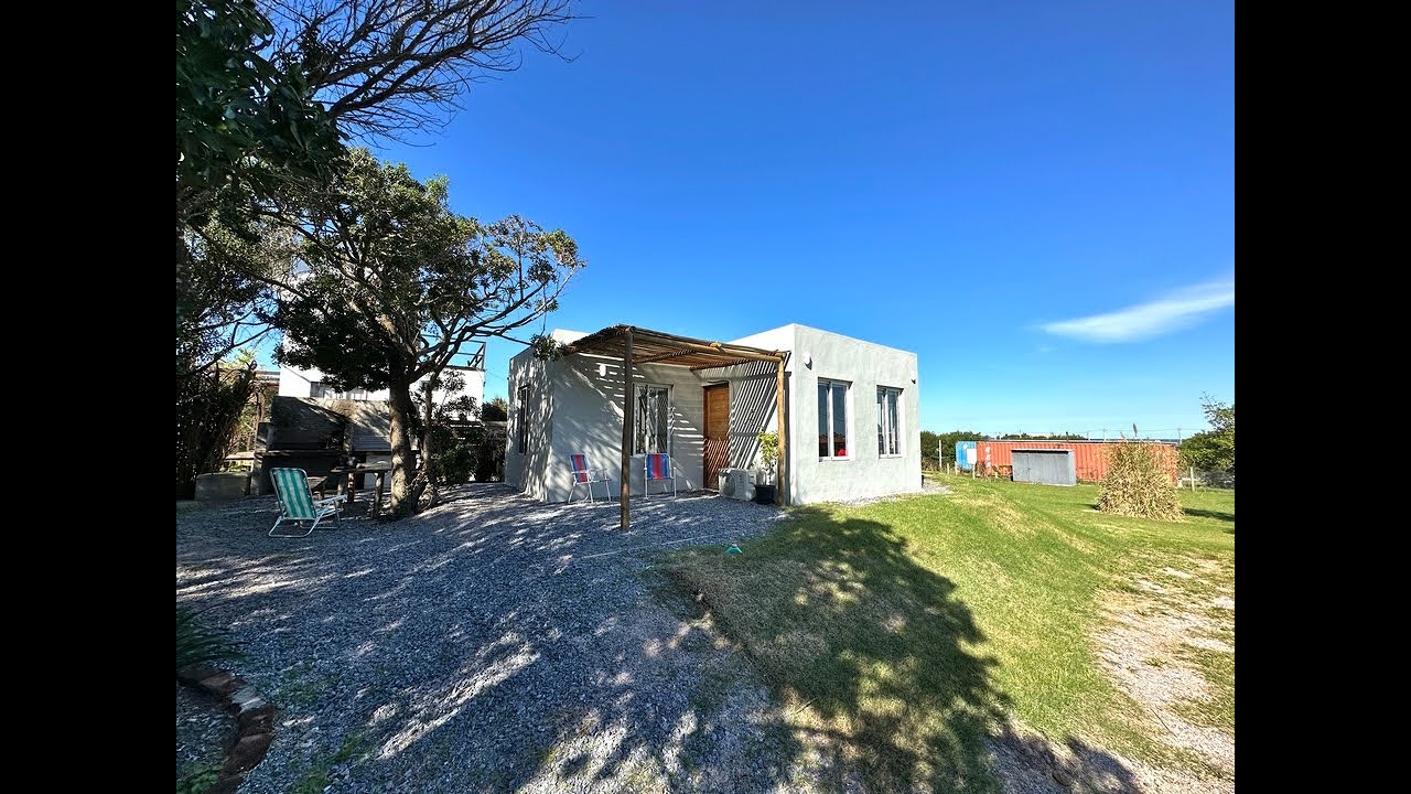 Piriápolis, Punta Negra. Casa en venta a 300 metros de la playa. Padrón único. 2 dormitorios. 1 baño