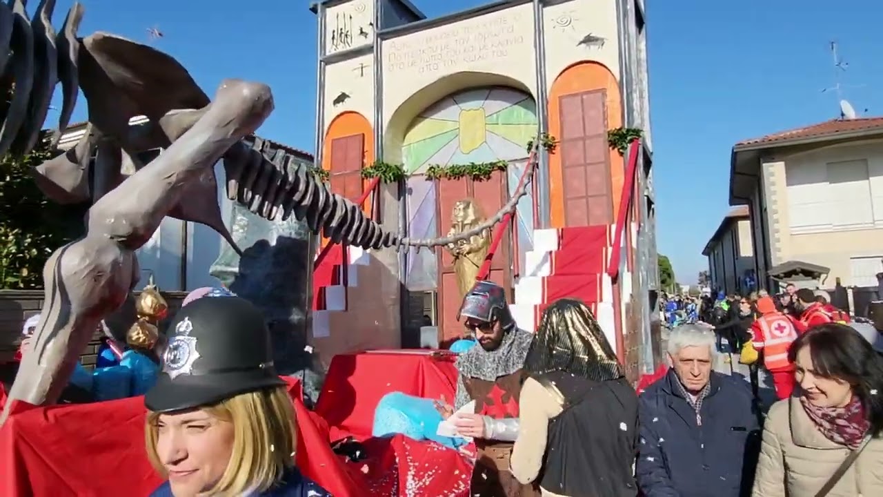 La sfilata dei carri di Carnevale a Cantalupo