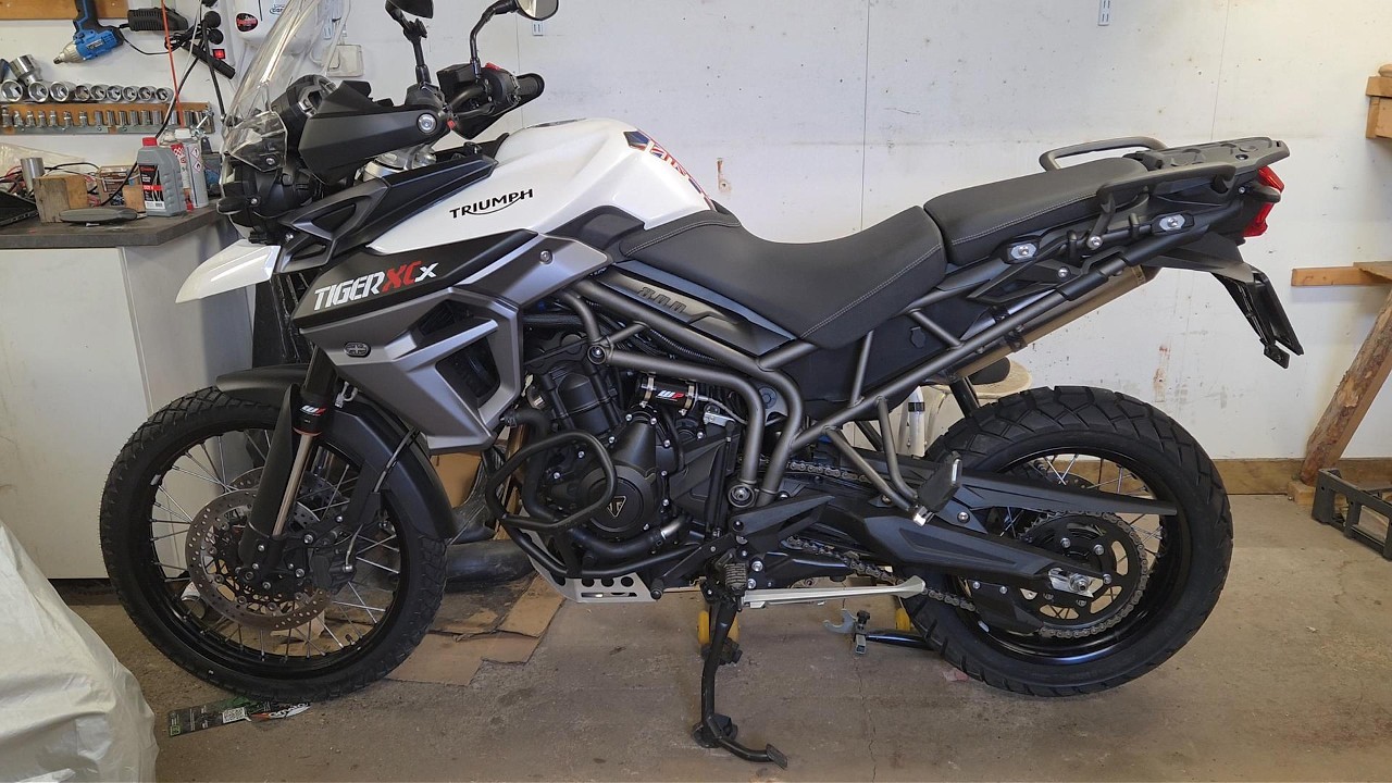 Triumph Tiger 800XCx - Changing tyres
