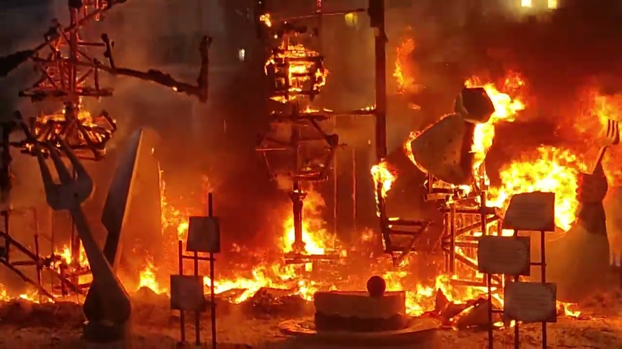 Cremà Falla Plaza del mercado 2024 (Turis) #turismo #Turis #hoy #fallas24 #valencia #fallas