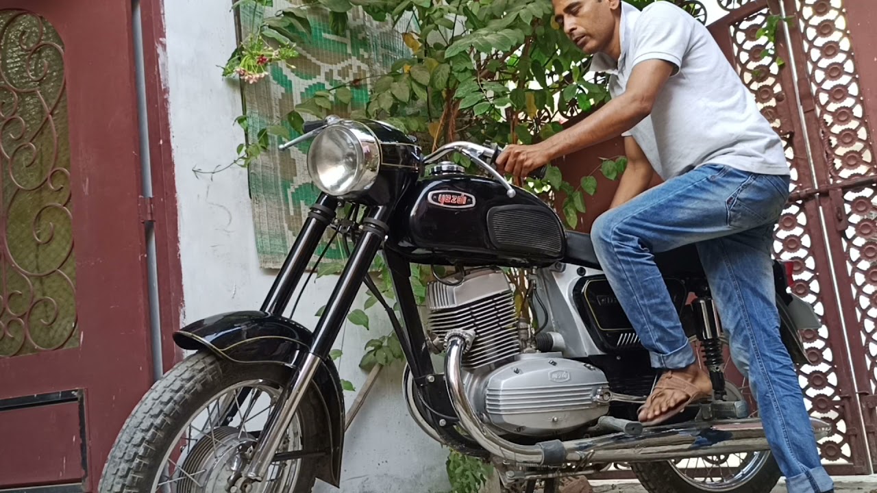 Old Yezdi Classic 250