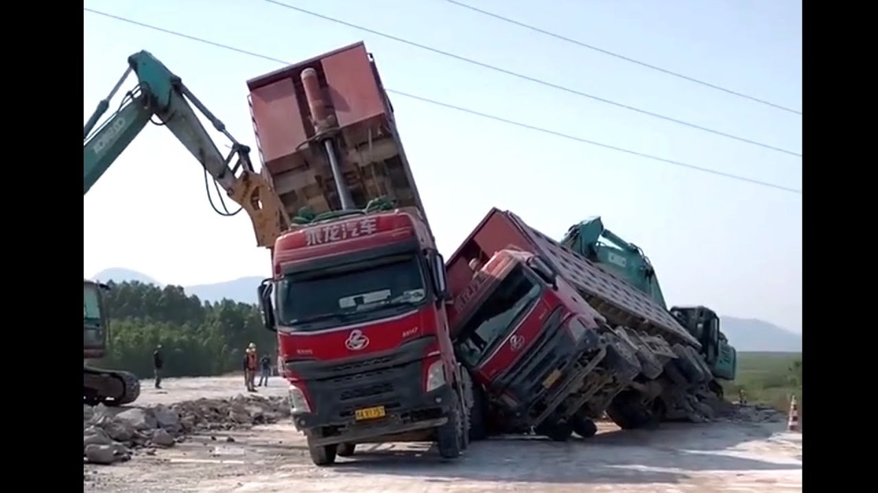 Truck fail compilation【E37】--Top dangerous moments of truck driving，feel sad for trucks!