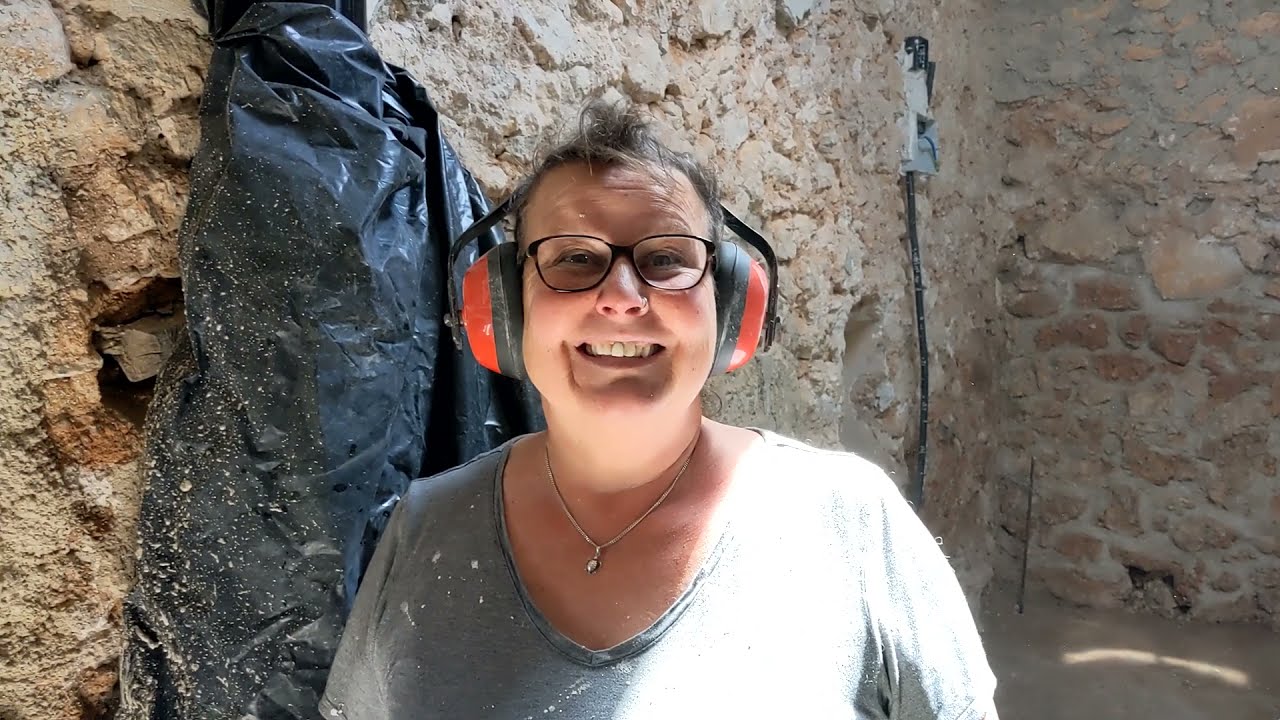 Cave house renovation in Spain/Casa Cueva en España- 'More discoveries & Marine tank update' (Ep27)