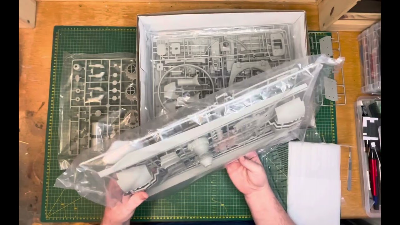 Unboxing Trumpeter 1/16 Scale Tiger II (King Tiger, Tiger Royale)