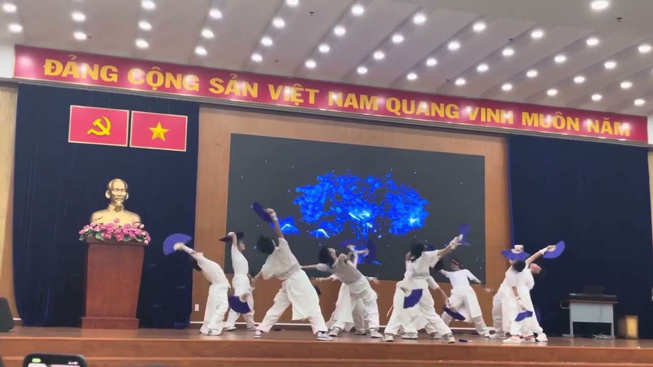 | Hội Thi Văn Nghệ 20/11/2023 THPT Chuyên Lê Hồng Phong | Nhảy Kẽo Cà Kẽo Kẹt_Kannibalen-12CA1-12TH1
