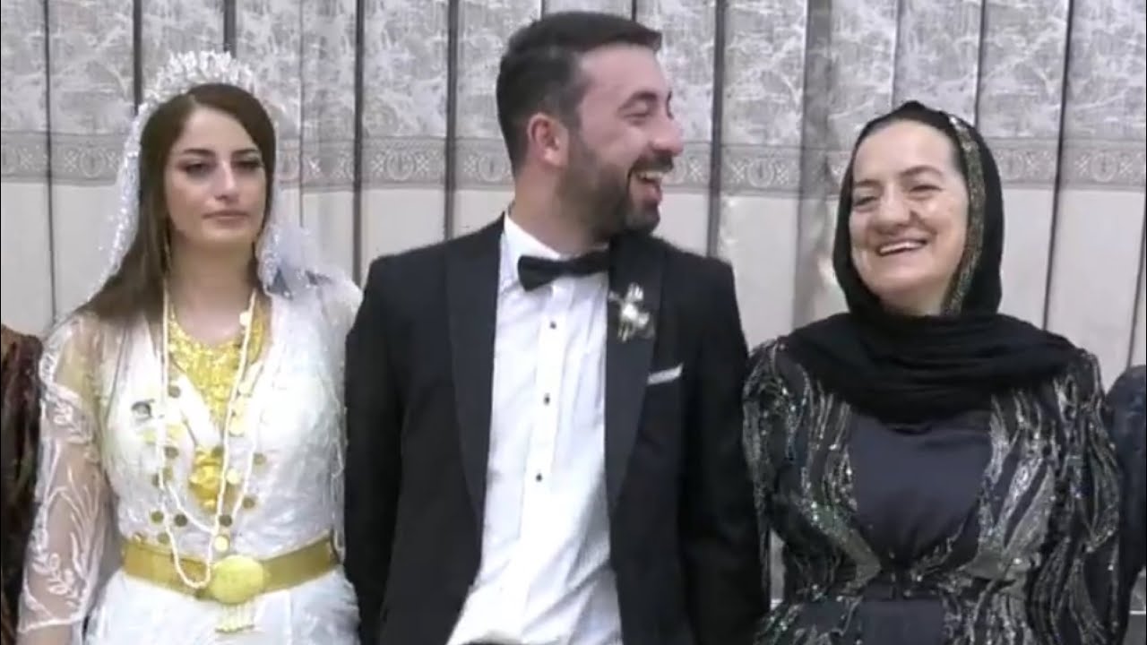 Anne sevgisi / Damadın annesine ve geline bakışları sosyal medyayı salladı (Mengeş ailesinin d&uuml;ğ&uuml;n&uuml;)