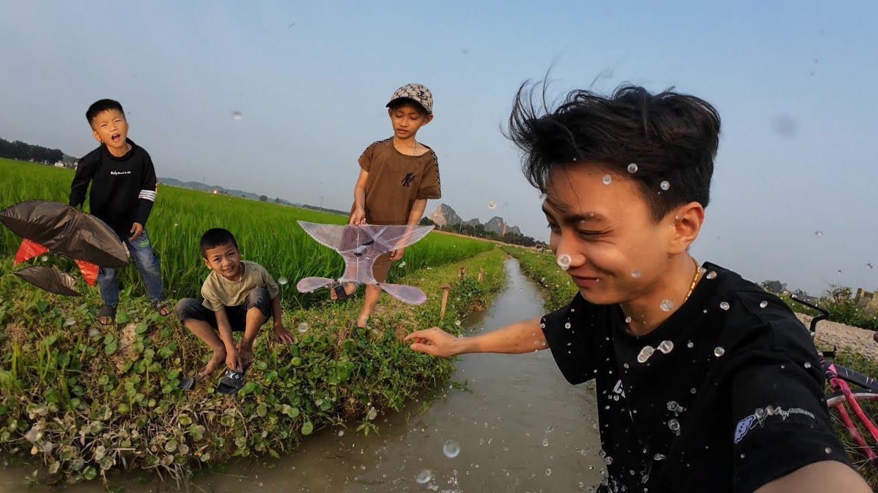 Cuộc Thi Thả Diều Sáo Ai Thua Sẽ Phải Nhảy Xuống Nước - Kite flying competition