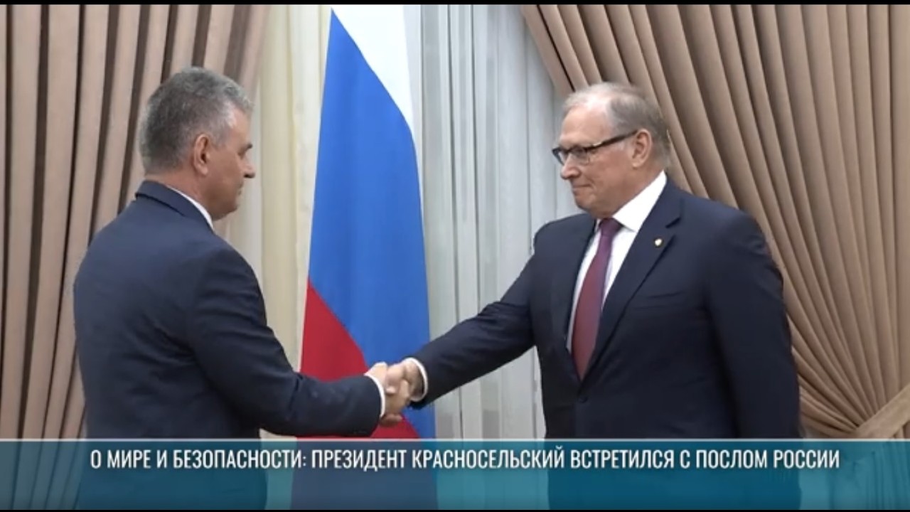 О мире и безопасности: Президент Красносельский встретился с послом России