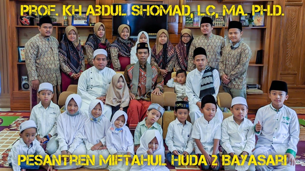 Prof. KH Abdul Shomad, LC, MA. ph.D.  Bersama Keluarga Besar PP Miftahul Huda 2 Bayasari Ciamis