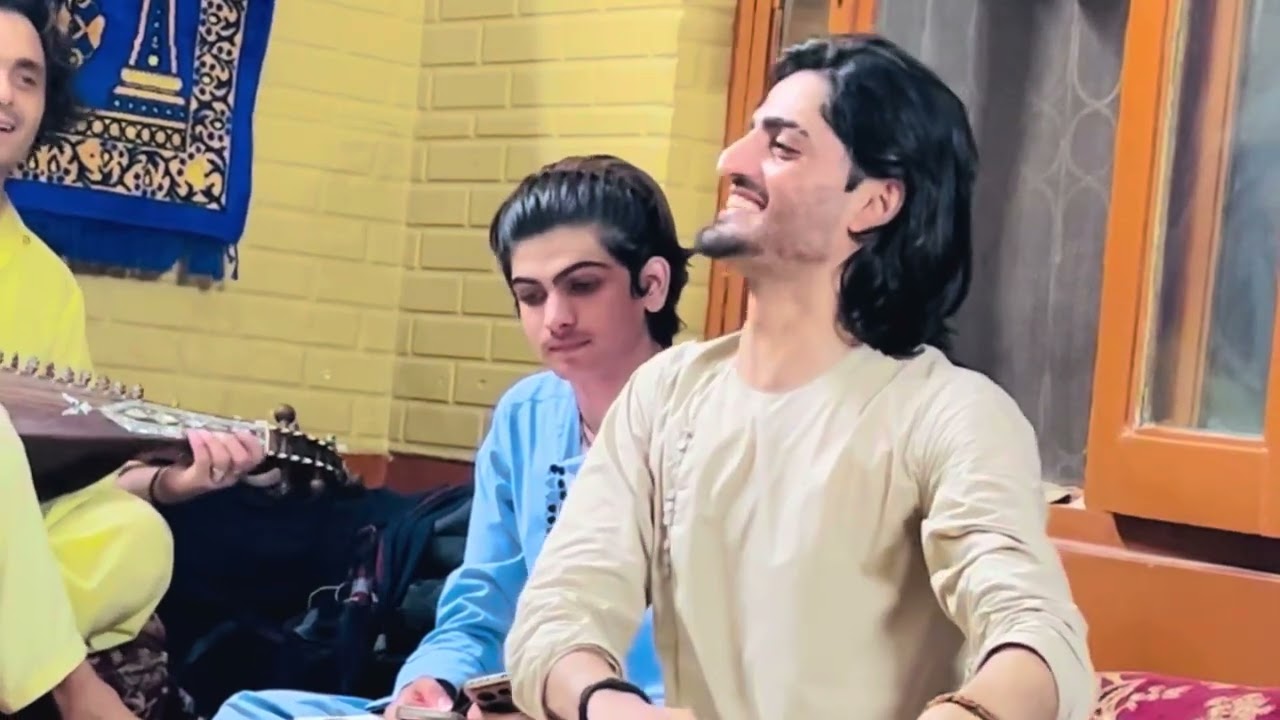 Mohabat munawar and Farhan safi medani song starrgy la ta na awri da tanga zwani lari subscribe our