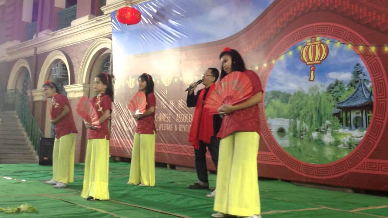 Thomas Chen is singing a Chinese Song