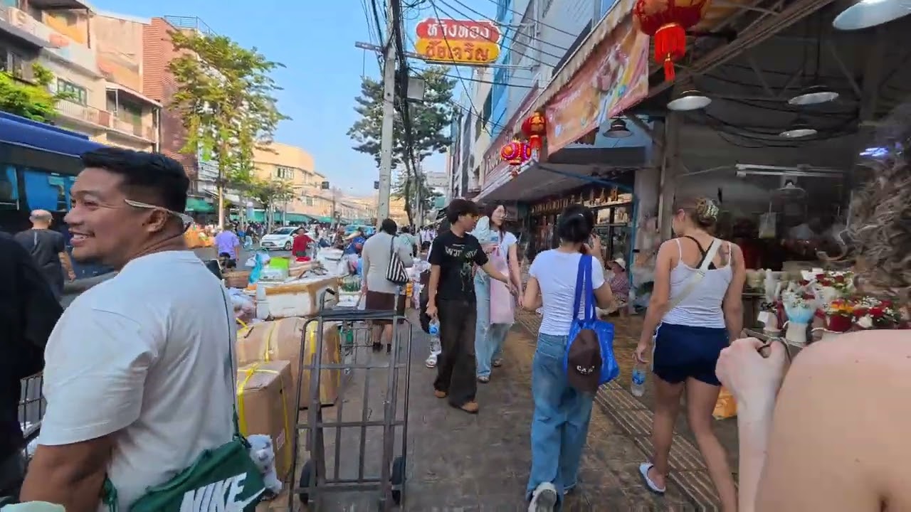 Excellent Day walkabout around Bangkok, klongs, canals, flower market & chao phraya river.