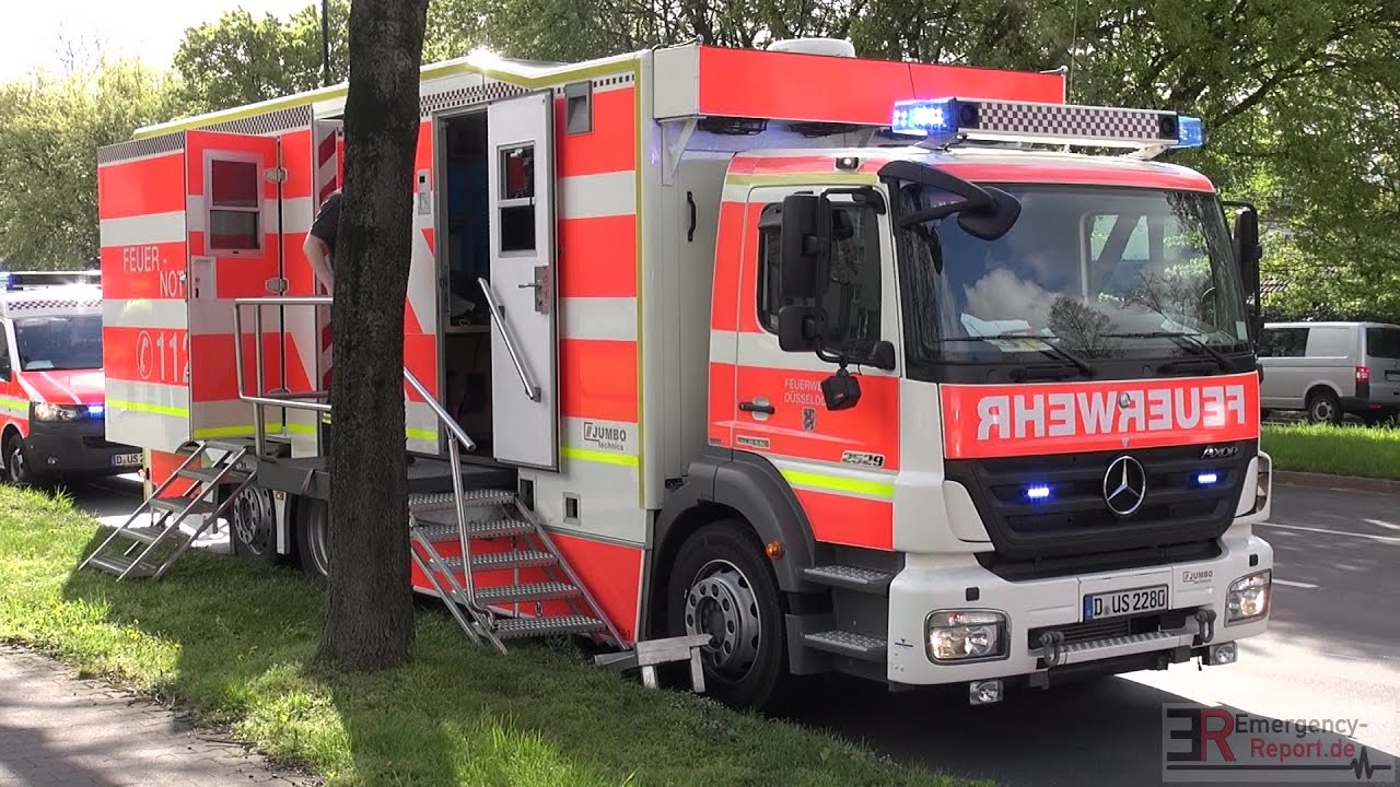 [GROSSEINSATZ FEUERWEHR DÜSSELDORF] - GEFAHRGUTEINSATZ ~ SÄURE LIEF VON LKW -