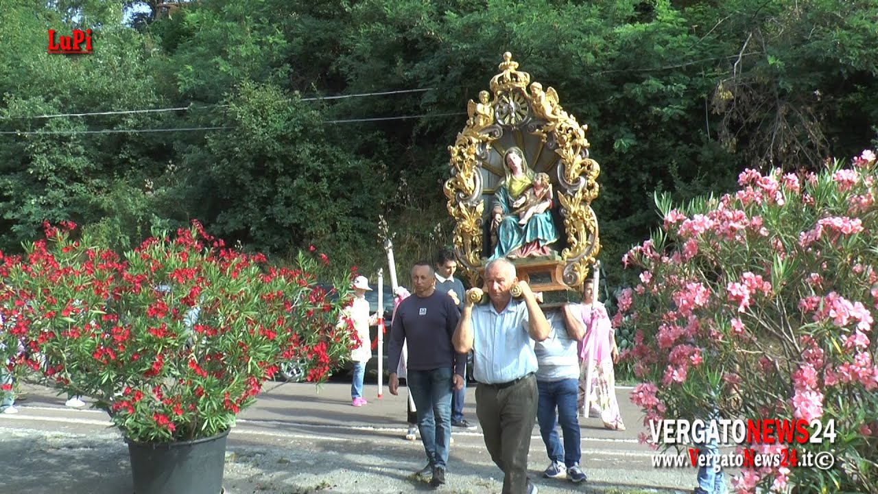 Il &ldquo;bacio dei crocifissi&rdquo; a Labante &ndash; Una tradizione che si consolida nella montagna