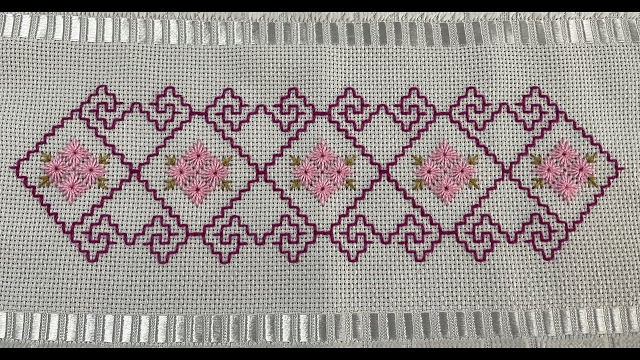 #90 Kasuti com detalhes em Ilhós - Florzinhas delicadas