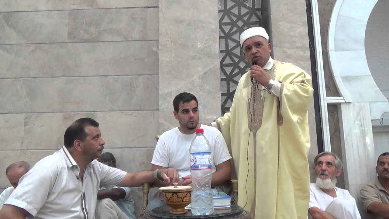دخول كندي للإسلام بجامع البشرى على يد الشيخ محمد مشفر 15 شوال 1436 - 31 07 2015