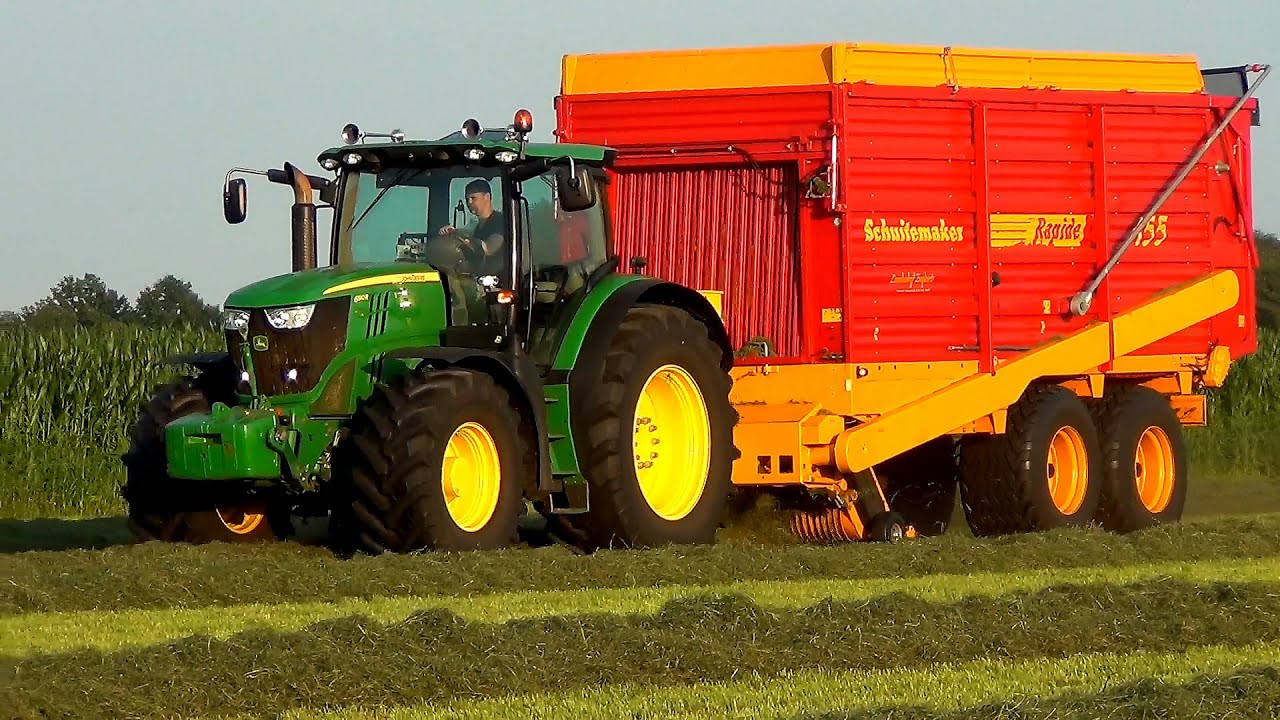 John Deere 6190R met Schuitemaker Rapide 155 - Loonbedrijf Engberts
