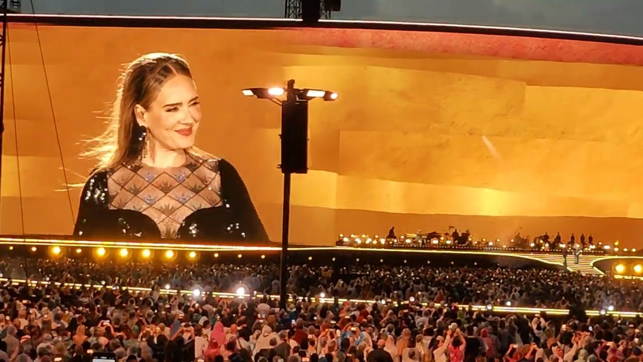 Adele♥️ 'Go Easy on me' in MUNICH. - Drenched, Candid & Hilarious 😆 15-Aug-2024