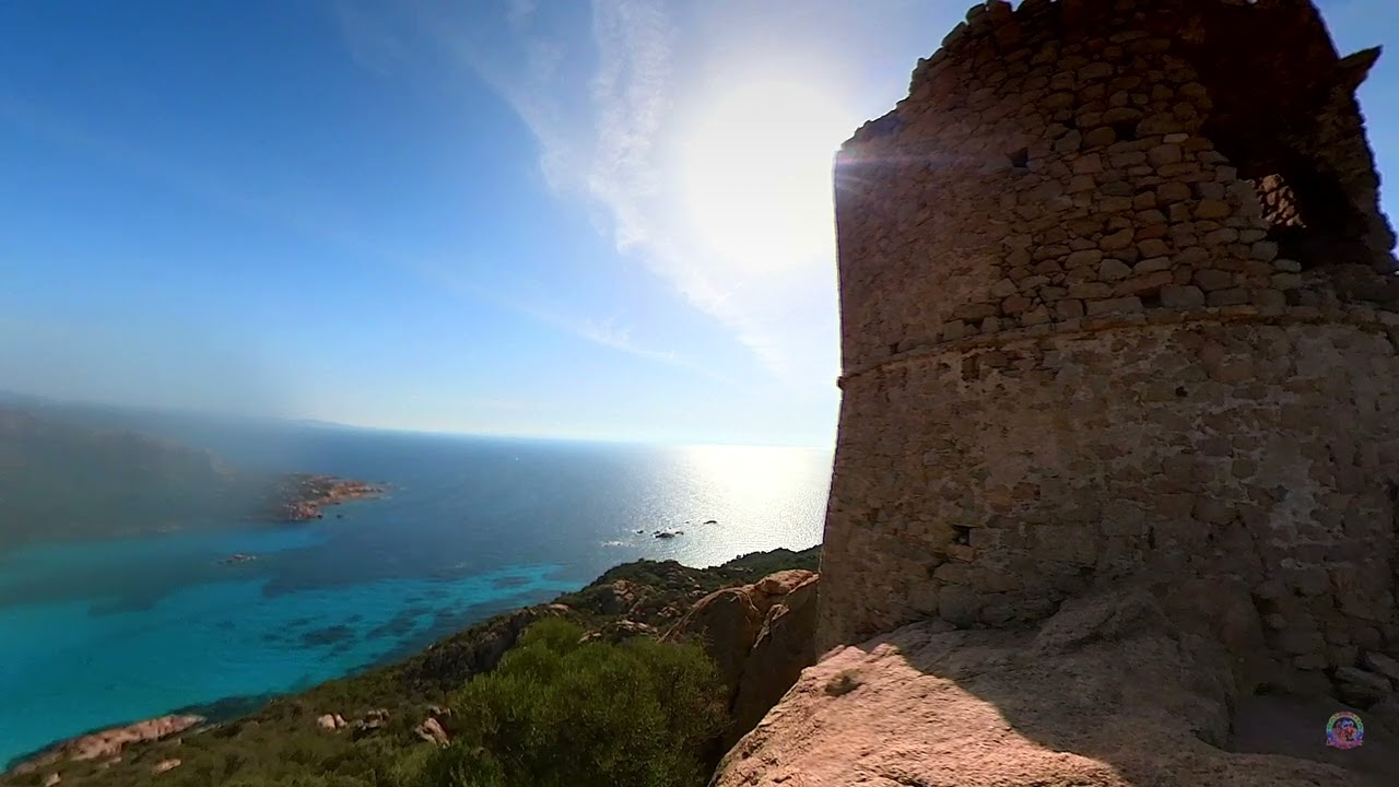 Panorama sur la tour génoise de Roccapina sur la commune  de Sartene en Corse du Sud