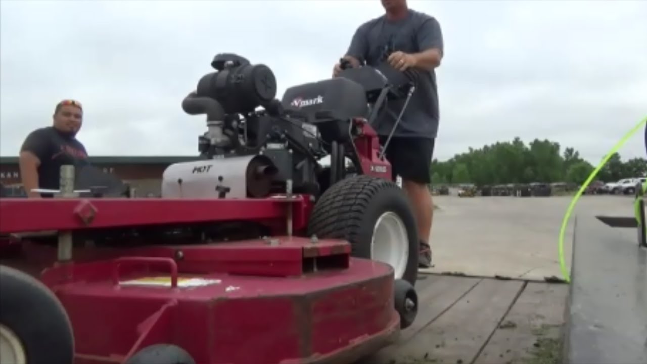 60 Exmark Turf Tracer, Видеоблог по уходу за газоном № 17