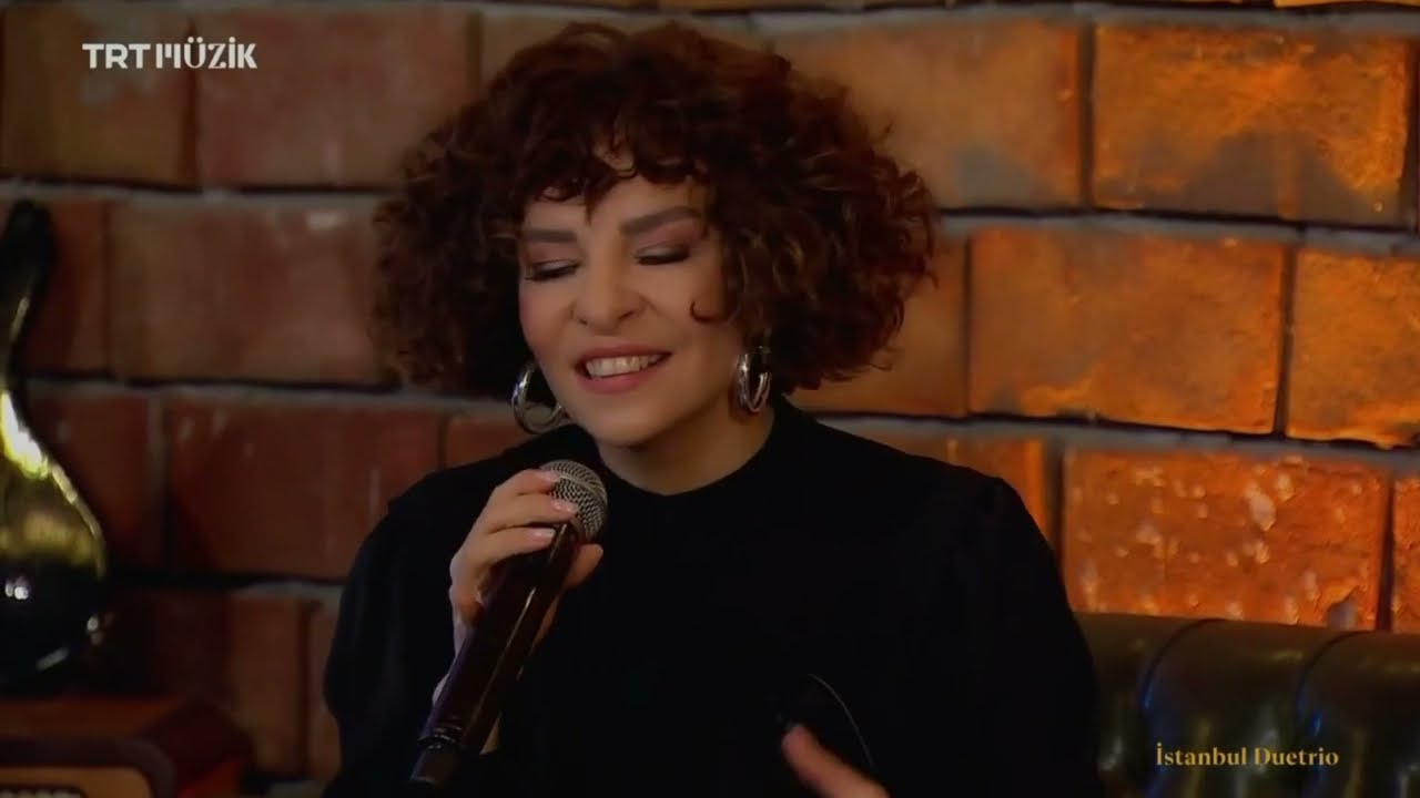 Fatma Turgut & Ferman Akgül - Debboy Önünde Diken | İstanbul Düetrio