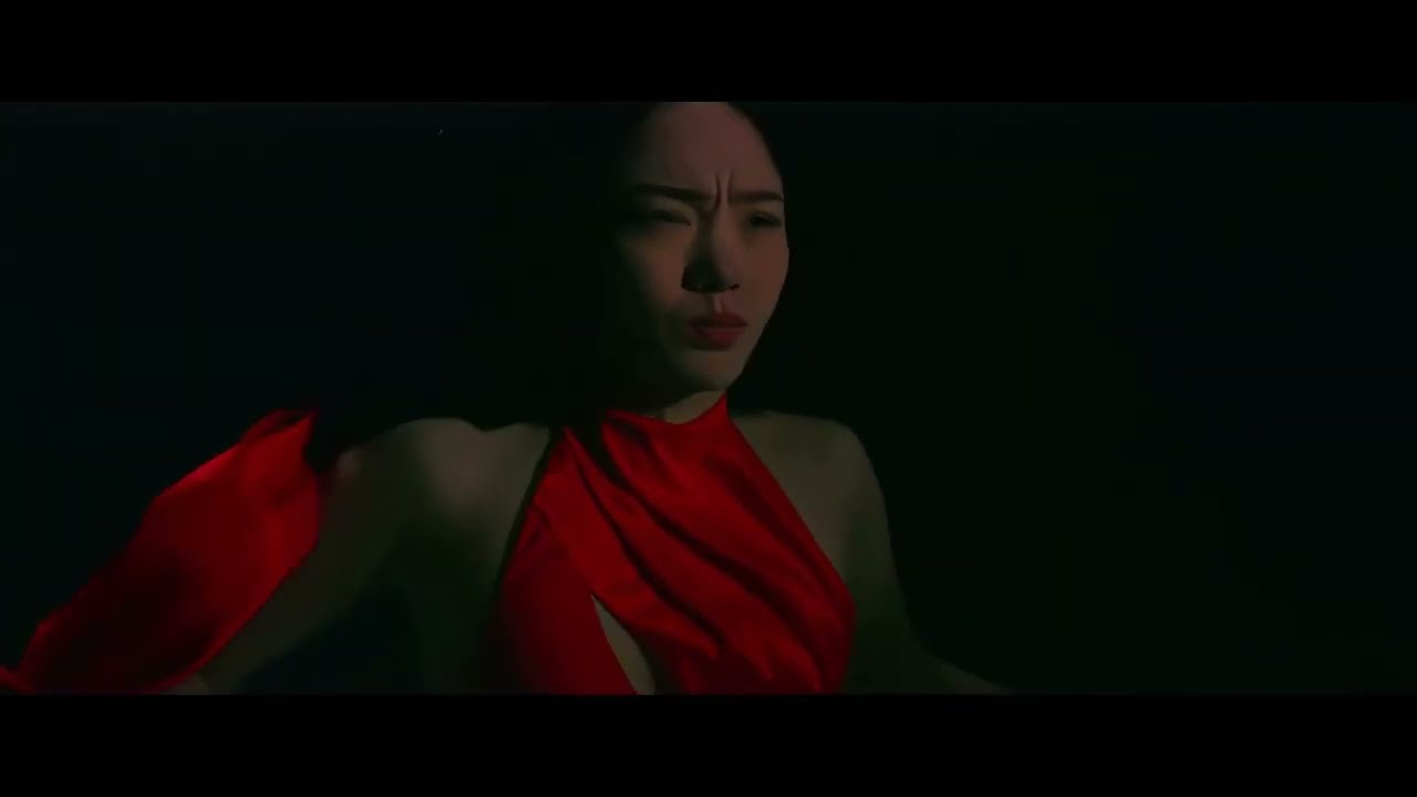 Chi Chi Em Em 2  Underwater Scene