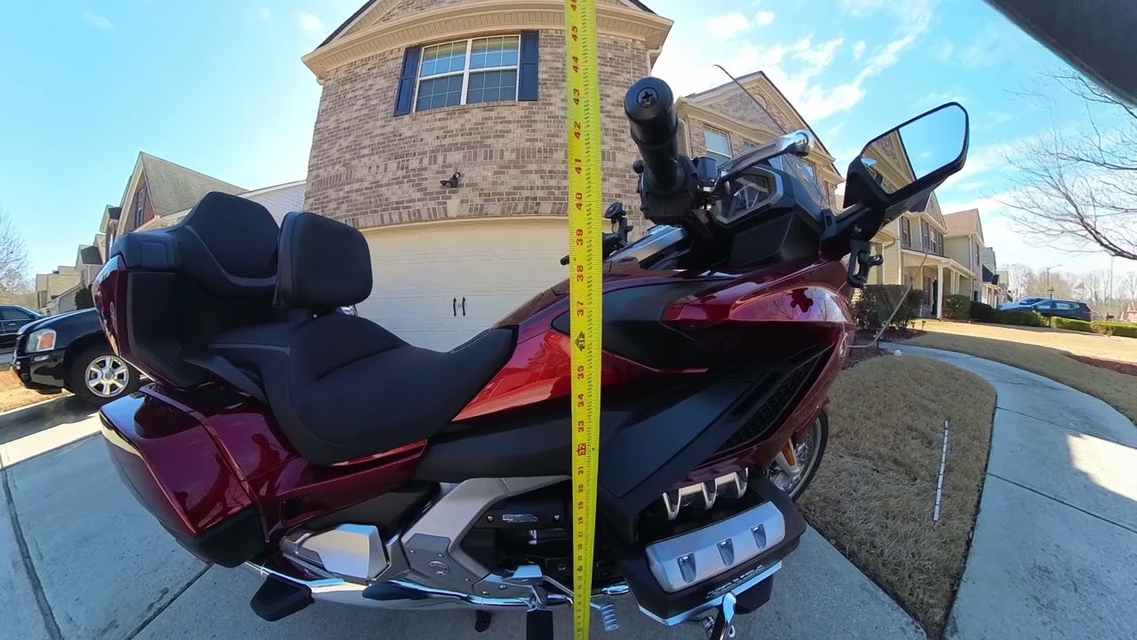 Gold Wing vs Hayabusa.  How Do They Measure Up?