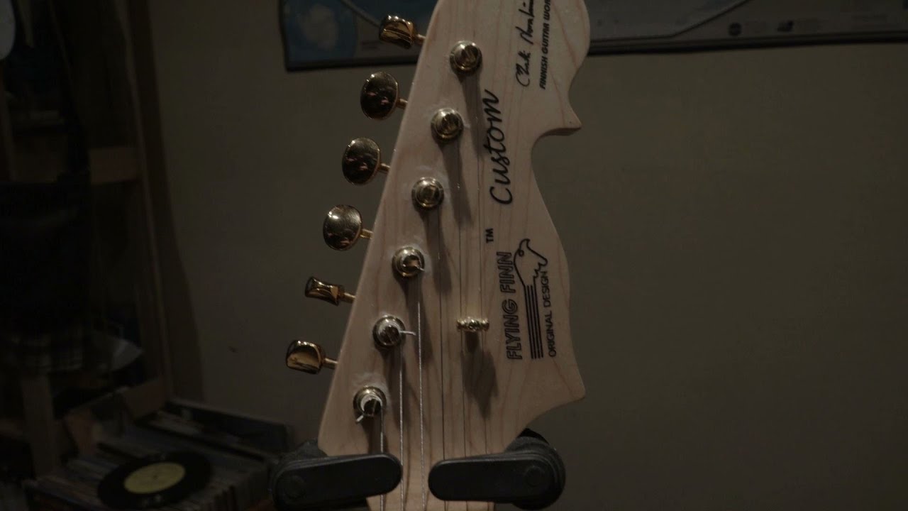 Flying finn custom guitar Matti Nevalainen (vahvistin Swart Space Tone )