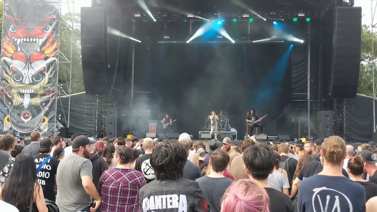 Issues - Stingray Affliction (live Download 2018, Melbourne)