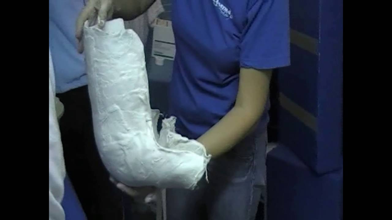 Confección de asientos moldeados de escayola en Astrapace