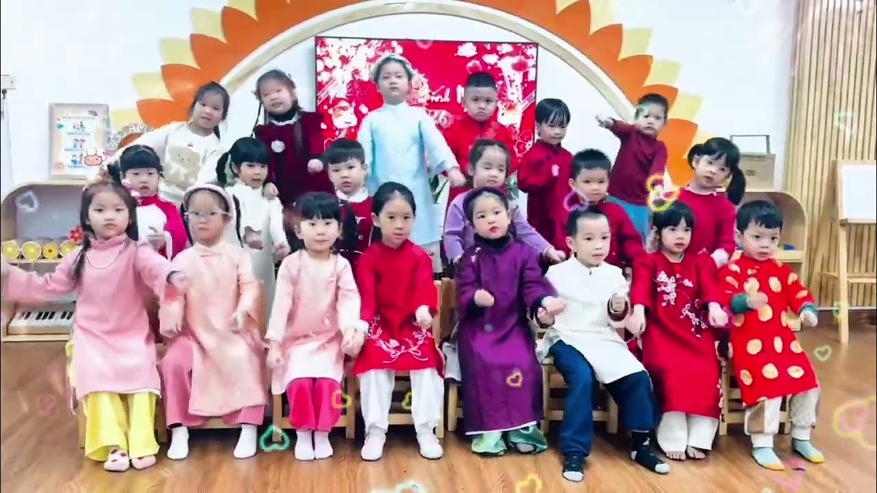 Lớp Ngôi Sao 2 Mầm Non Bình Minh Chúc Mừng Năm Mới.Bé Gia Hân