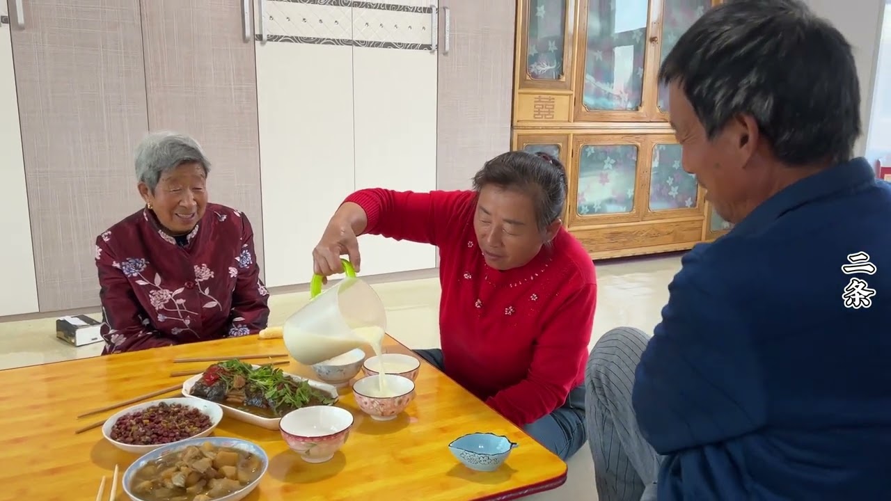 东北五点多天就黑，农活忙完一天只吃两顿饭？二条吐槽：省钱啊！