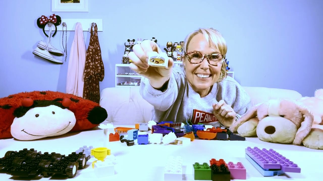 Build and Learn with Mimi: LEGO Duplo F1 Team Racing Cars & Drivers