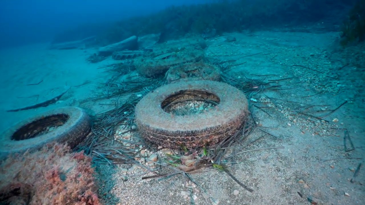 Milazzo e i copertoni (baia del Tono) 30 dicembre 2023