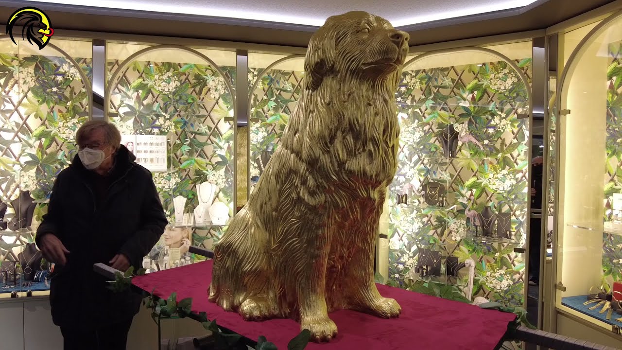 Versteigerung des goldenen Leonbergers (Unikat) von Ottmar H&ouml;rl. (volle L&auml;nge)