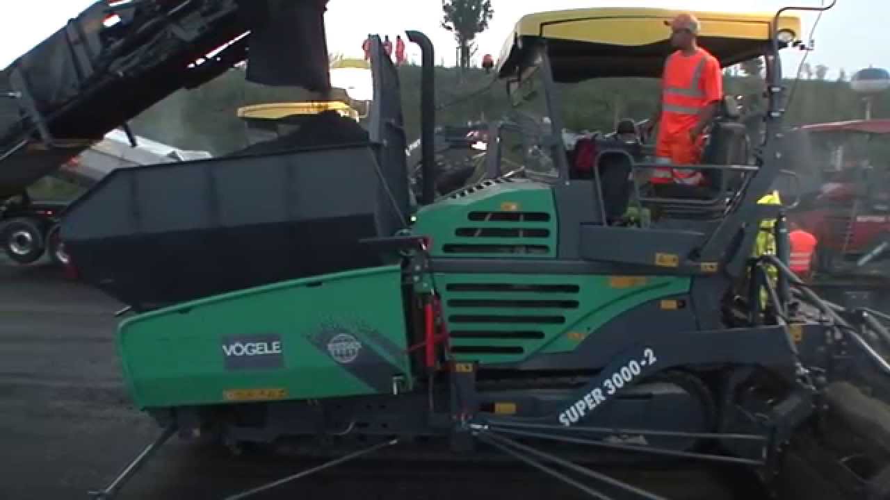 VÖGELE MT 3000-2i Offset & SUPER 1800-2 with SprayJet Module - Garching, Germany