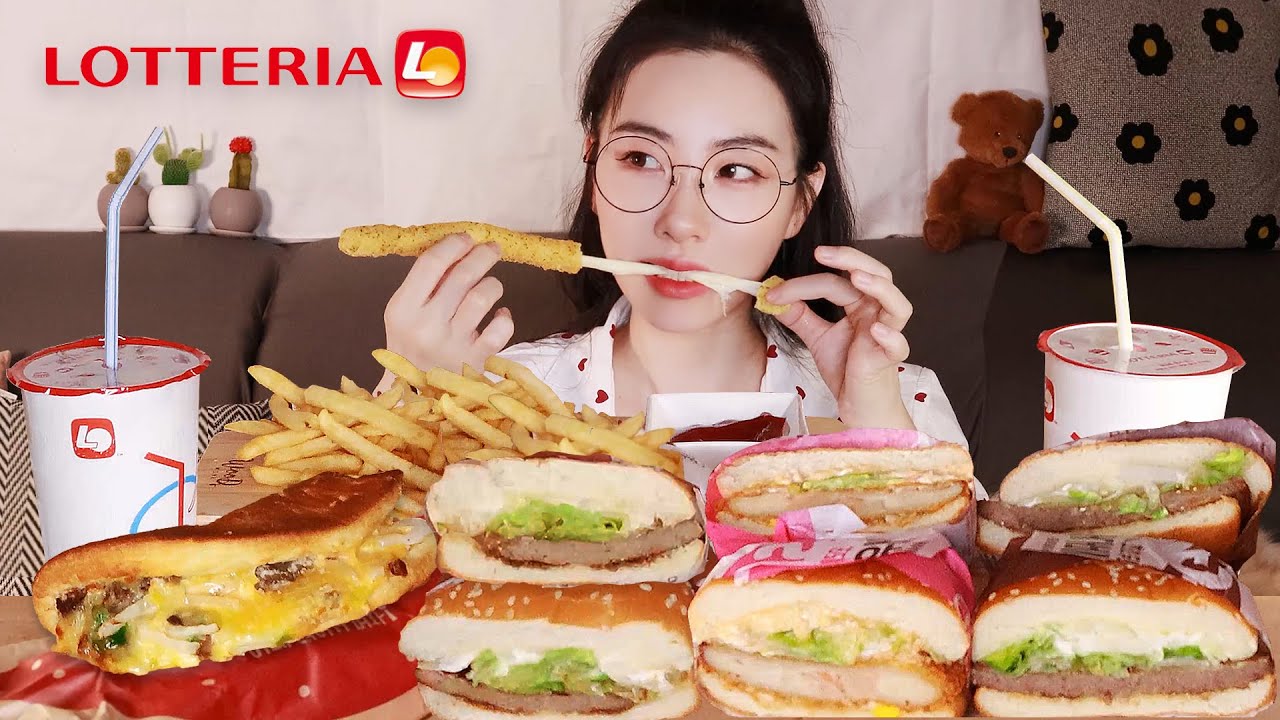 11pm.롯데리아 접었다🍔폴더버거? 추억의 데리버거 불고기버거 새우버거 야식 먹방 late-night snack time Lotteria hamburger Mukbang🍟
