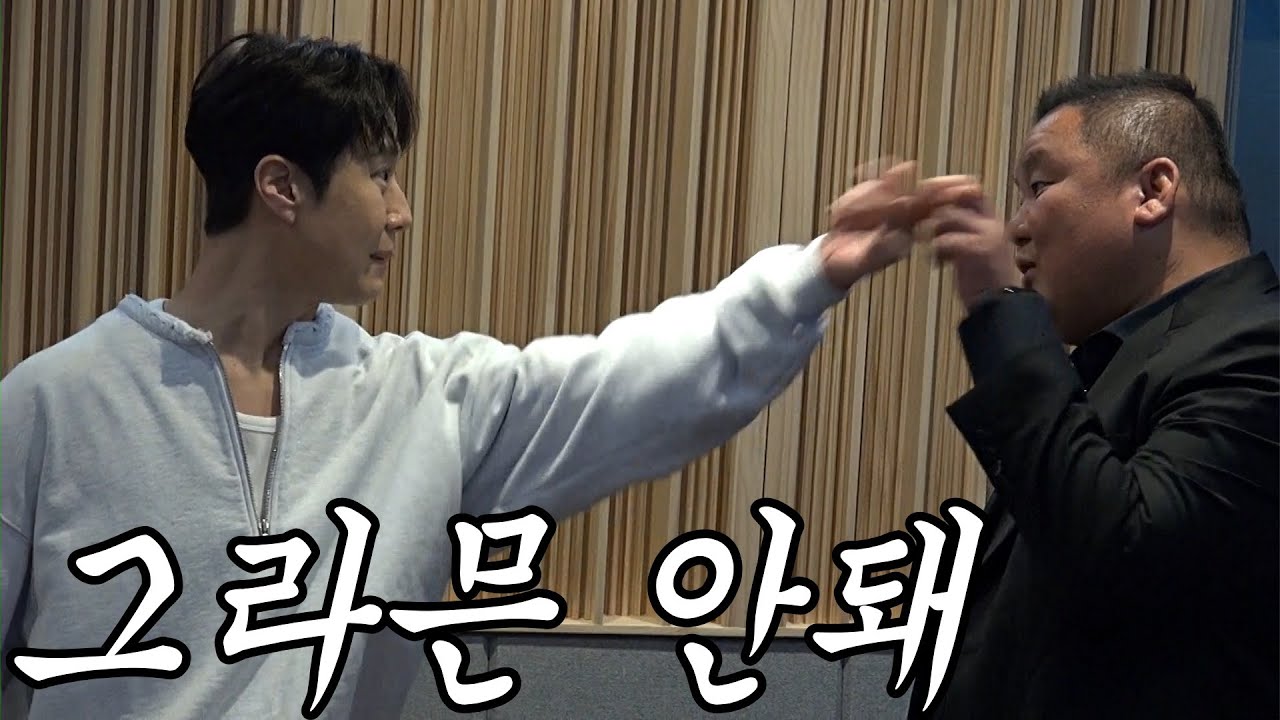 [유브이 녹음실] 순대 먹을 때 소금 vs  쌈장? (정우 편) (ENG)