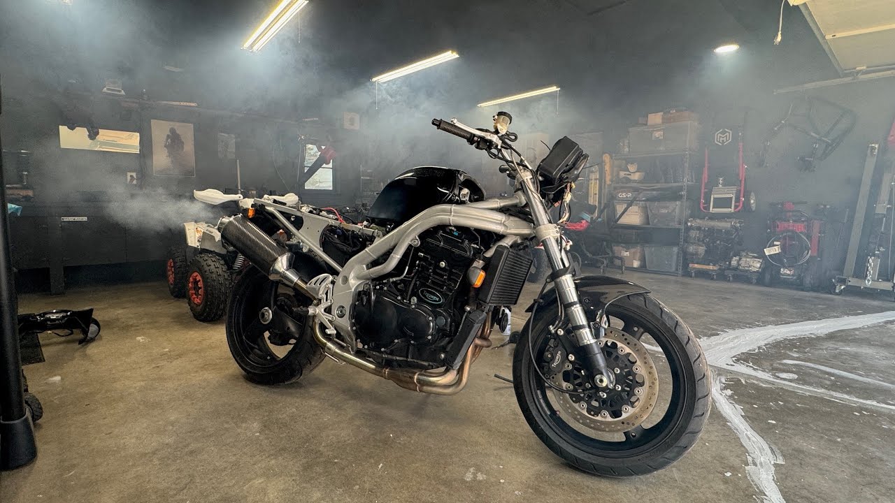 Triumph Speed Triple 955i runs for the first time in over 10 years!