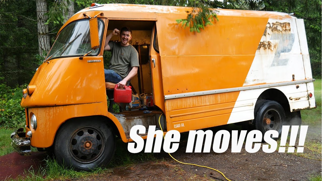 Classic Step-Van Moves Under Her Own Power!!! She is Magnificent! (1960 Chevrolet P30)